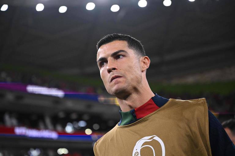 Cristiano Ronaldo iniciou o jogo contra Marrocos no banco de reservas