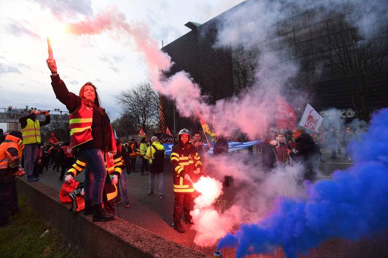 Sindicato protesta contra nova Previdência na França; veja fotos de hoje