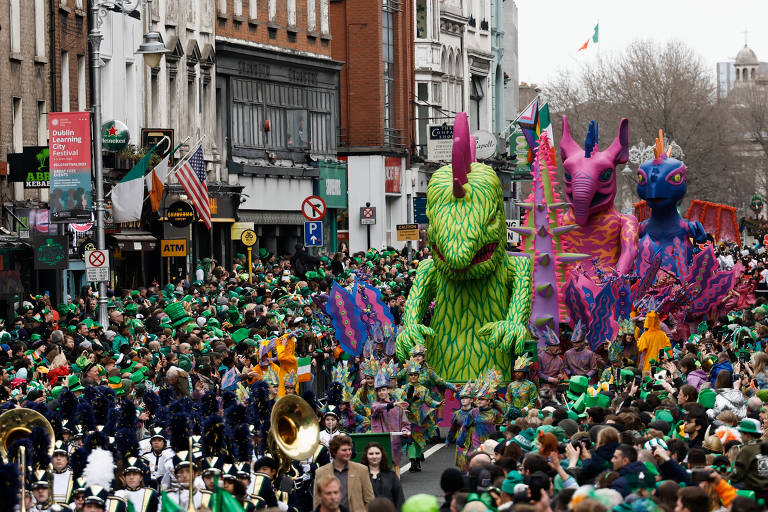 Tradicional parada do padroeiro da Irlanda no dia de São Patrício, ou Saint Patrick's Day em inglês, em Dublin, capital irlandesa