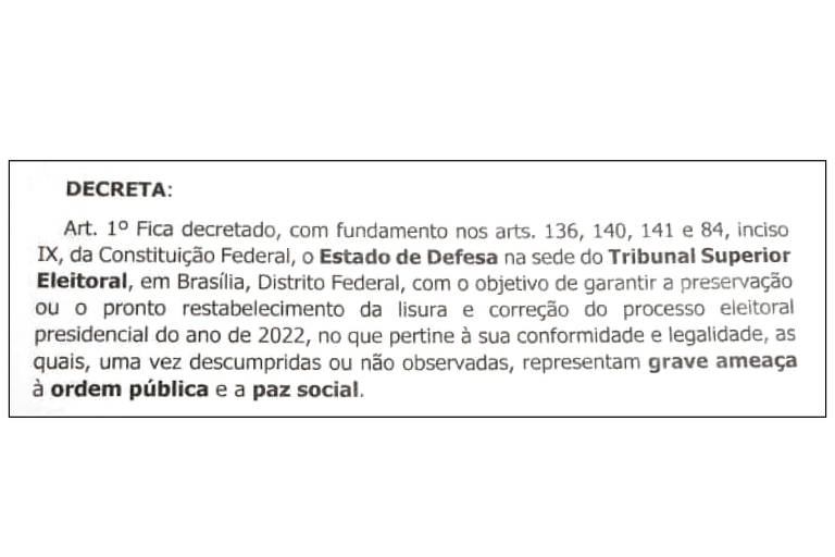 A PF apreende na casa de Anderson Torres uma minuta de decreto golpista; o texto declarava estado de defesa na sede do TSE em 2022 e visava reiniciar o processo eleitoral após a vitória de Lula; o ex-ministro de Bolsonaro diz que a proposta não chegou a ser cogitada
