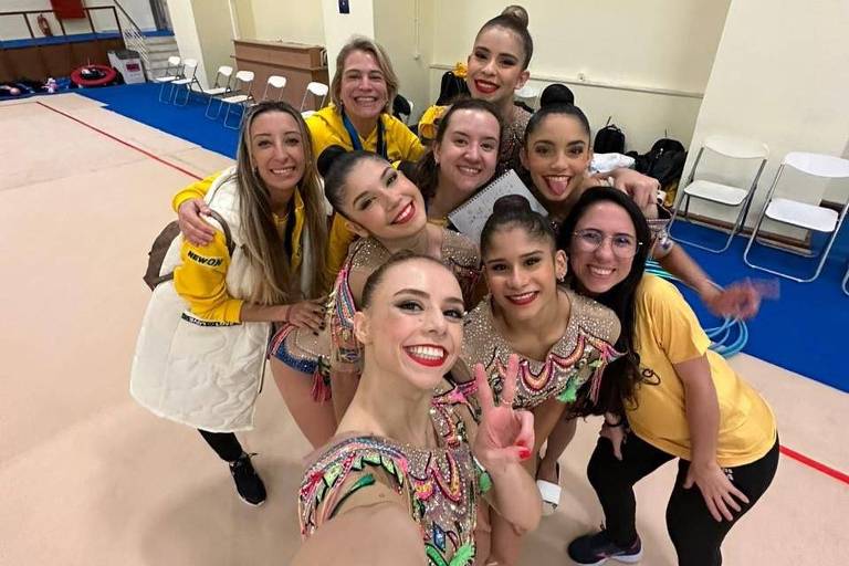 Conjunto do Brasil celebra bronze inédito na Copa do Mundo 