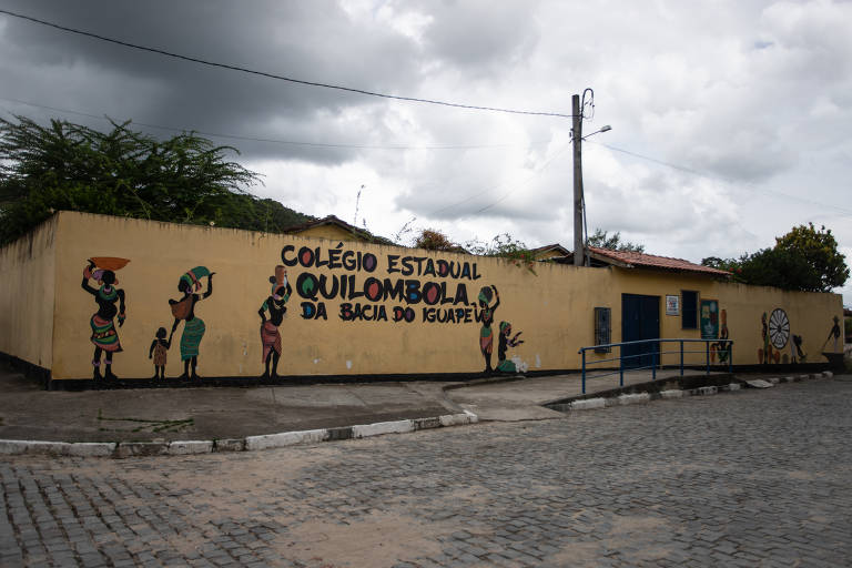 Fachada de uma escola quilombola no interior da Bahia
