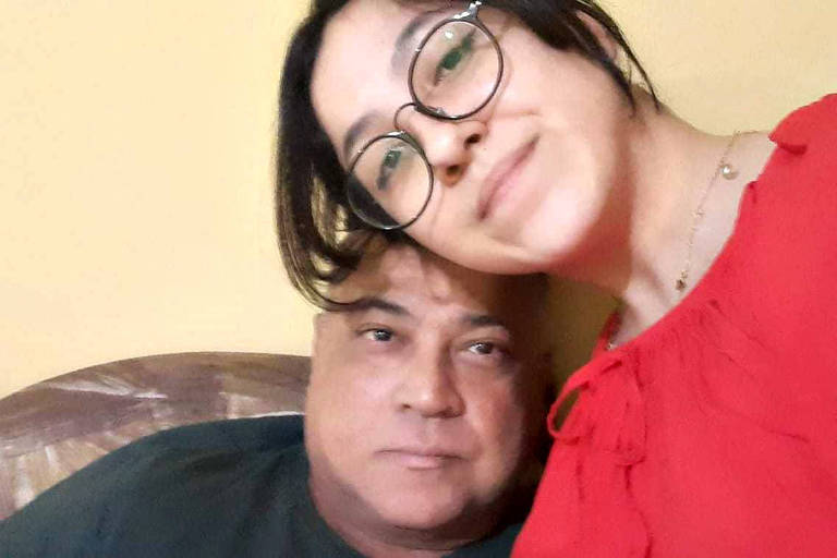 Claudiomiro, 52, com a filha Mariana; ele morreu em janeiro de 2022 em Tramandaí, cidade vizinha de Cidreira (RS), onde vivia com a família