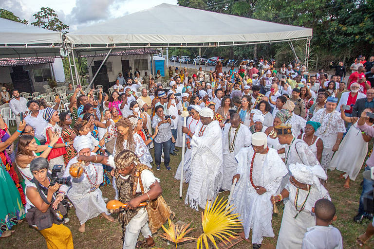 Quilombo na Bahia recebe certificado de território iorubá de rei na Nigéria