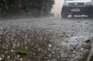 São Paulo (SP), 20/03/2023 - Chove granizo na Vila Leopoldina, Zona Oeste de São Paulo, no final da tarde. Foto: Fernando Frazão/Agência Brasil