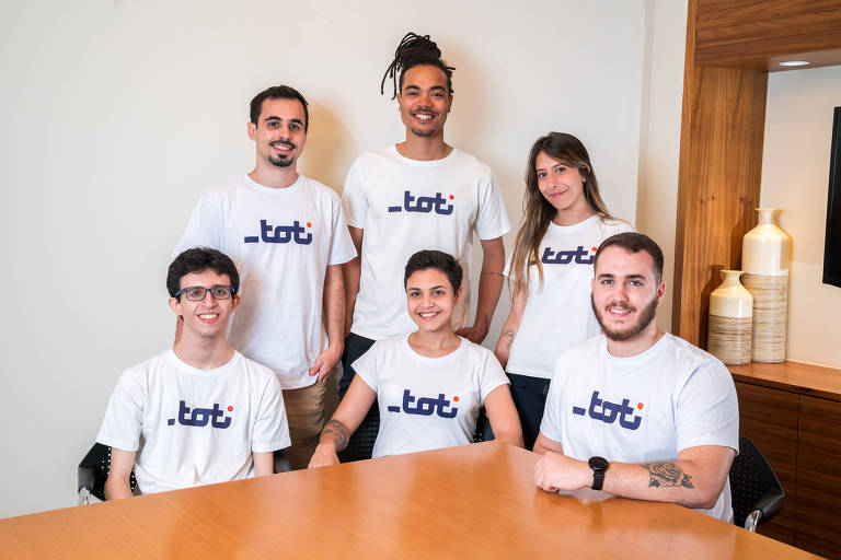 Equipe da startup Toti Diversidade, pioneira no ensino e inclusão de pessoas refugiadas e migrantes no mercado de tecnologia