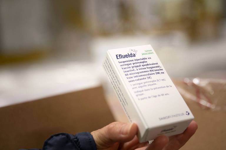 Vacina Efluelda, contra o vírus influenza, produzida pela farmacêutica francesa Sanofi; o novo imunizante é voltado ao público 60+
