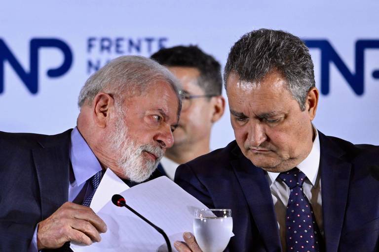 O presidente Lula e o ministro da Casa Civil, Rui Costa, em evento da Frente Nacional dos Prefeitos, em Brasília 
