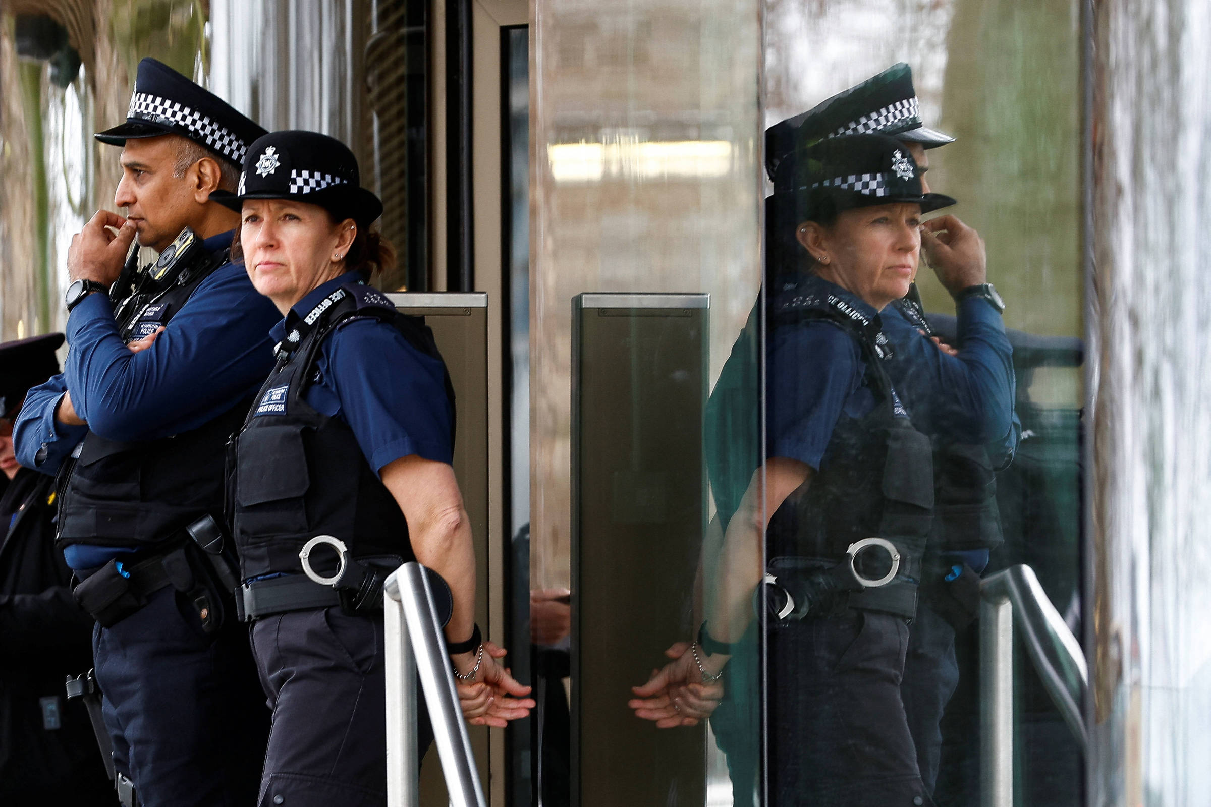 Polícia britânica faz rusga em Birmingham - União Europeia
