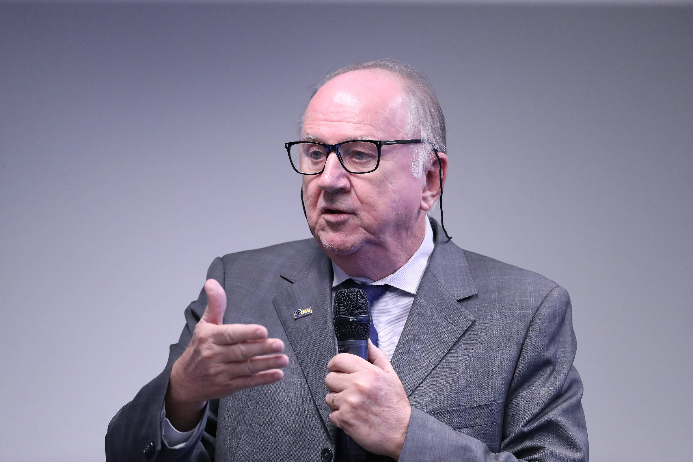 Prefeituras mantêm 68 mil secretários enquanto gastos com pessoal pressionam orçamento