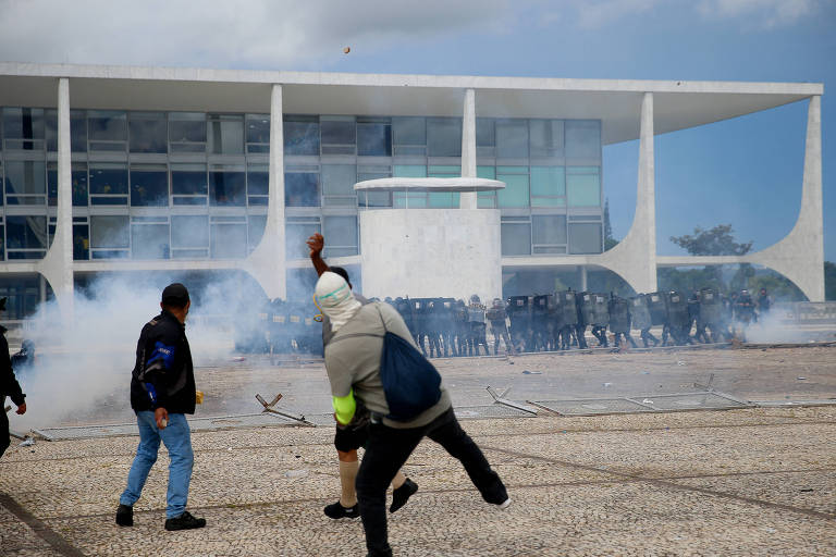 Evangélicos bolsonaristas preferiram silêncio após ataques de 8/1, diz relatório