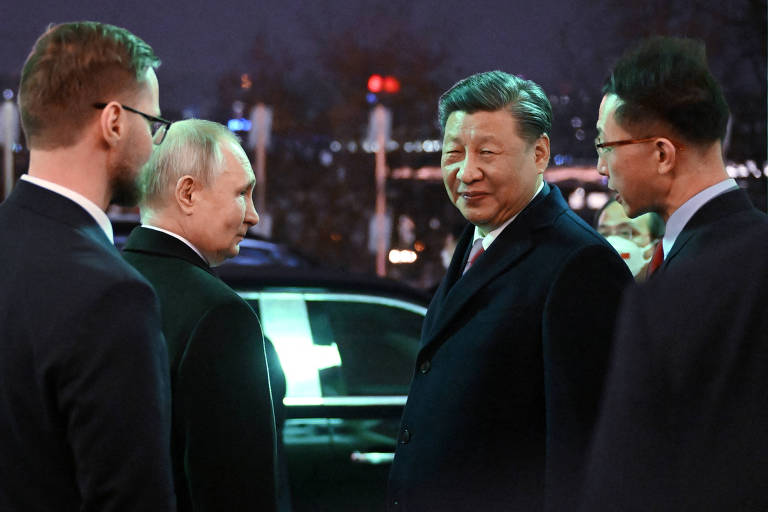 Rússia vê risco de colisão nuclear com o Ocidente e aprofunda laço com a China