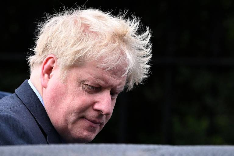 Fritura de Boris segue 8 meses após conservador renunciar no Reino Unido