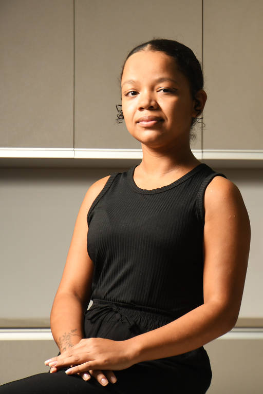 Carolina Oliveira, 22, ficou quatro anos longe das salas de aula e diz que ainda está se adaptando ao ambiente universitário