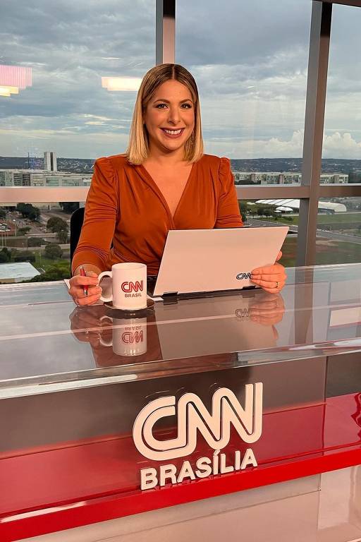 Daniela Lima fala sobre 3 anos de CNN Brasil, fake news e haters -  27/03/2023 - Zapping - Cristina Padiglione - F5
