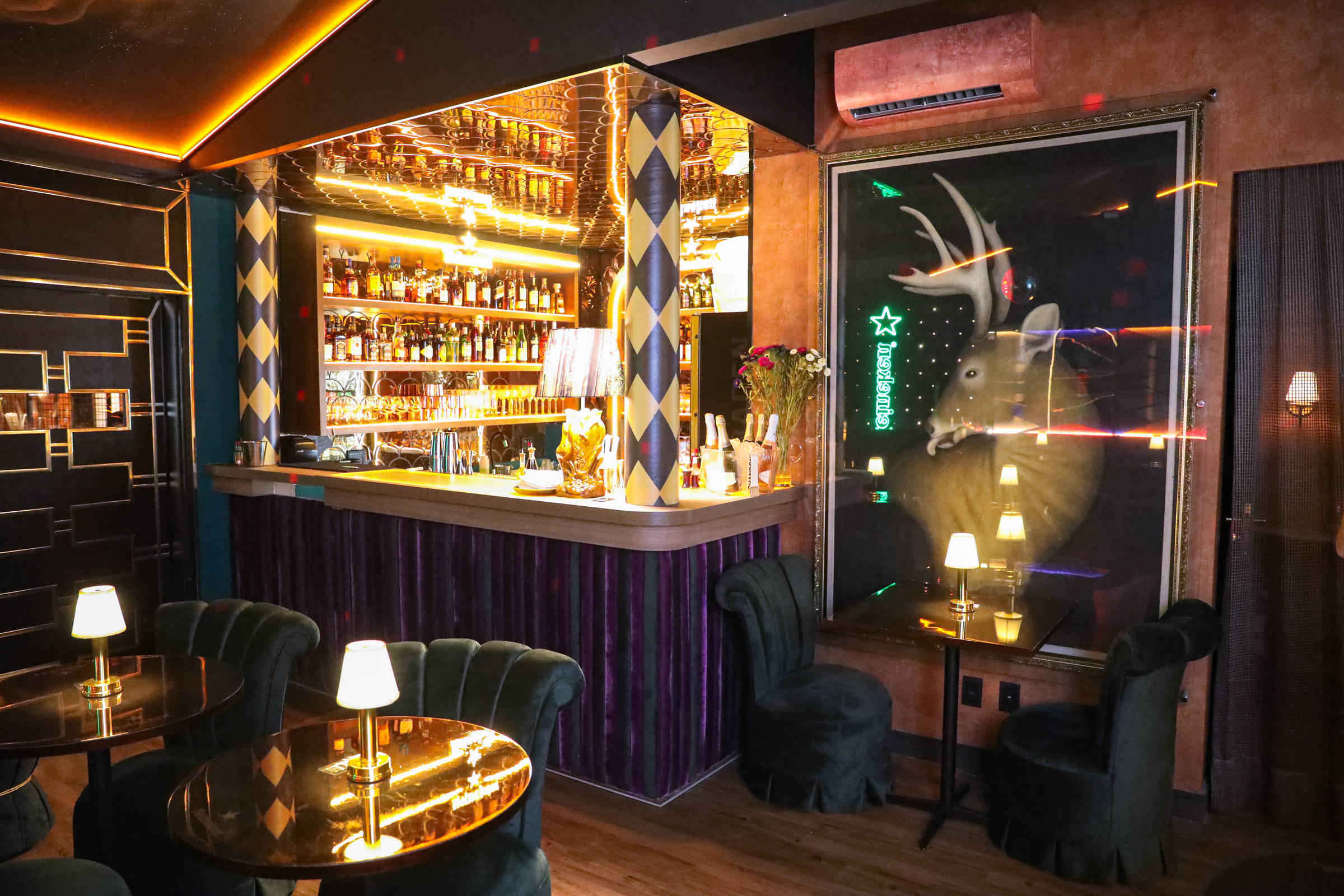 Ao estilo speakeasy: 10 bares secretos para conhecer em São Paulo