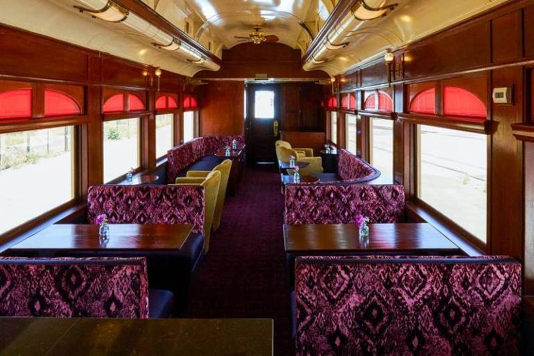 Interior de um trem luxuoso 