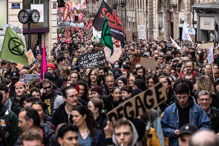 Protestos na França sucedem fracasso em negociações e violência policial crescente