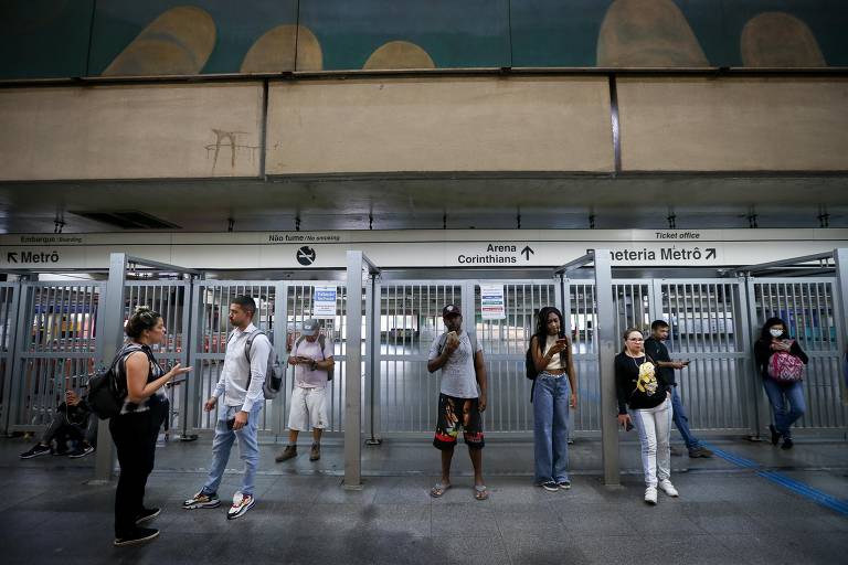 Greve do metrô em São Paulo continua pelo 2º dia; veja imagens