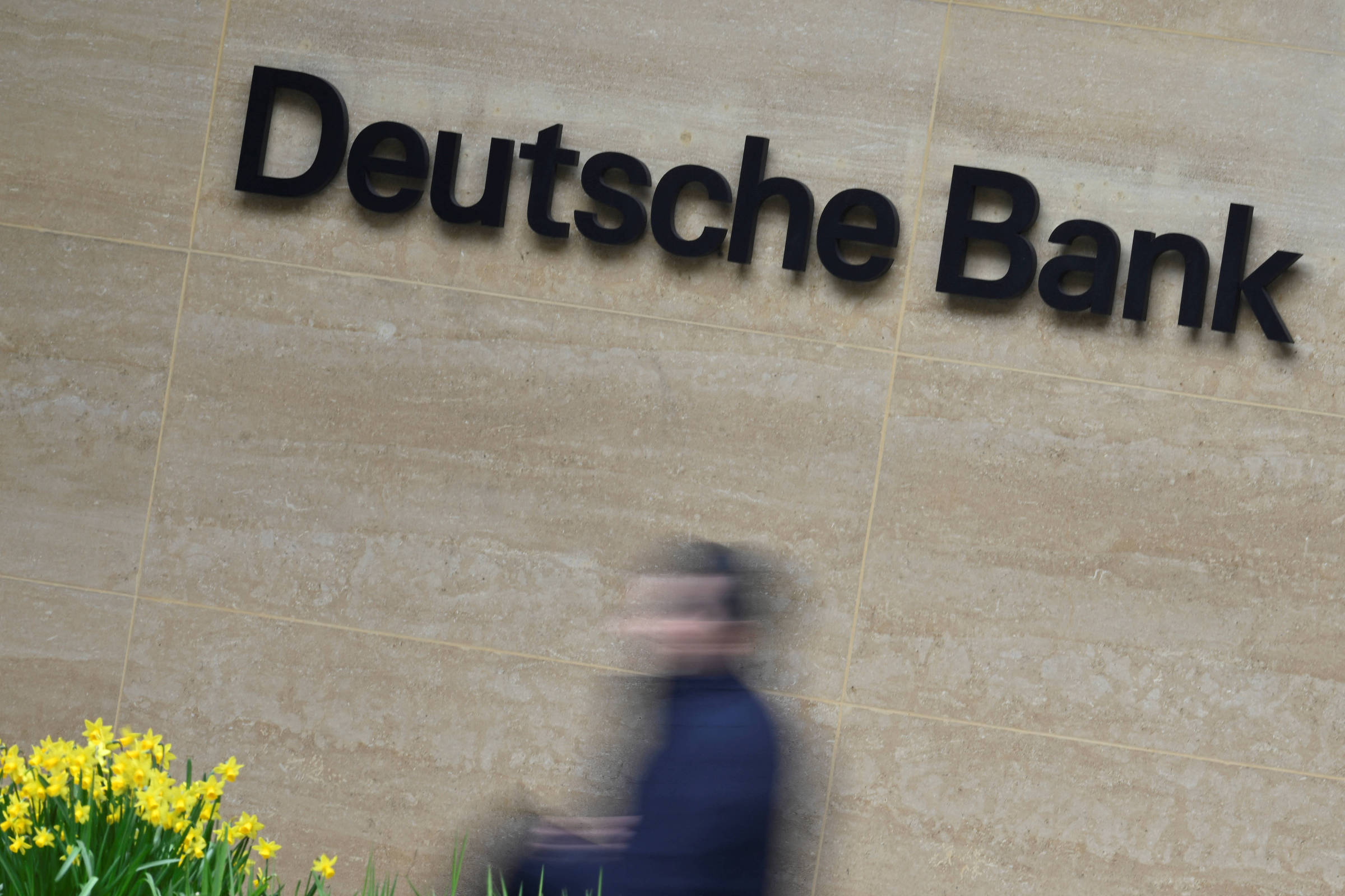 Deutsche Bank and UBS Shares Dip;  understand – 03/24/2023 – Market