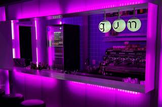 Bar com crepe de vulva e gelo de piroca abre na Augusta - 04/06/2023 -  Bares e noite - Guia Folha