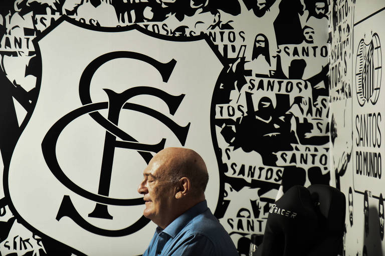 Andres Rueda em sua sala no CT Rei Pelé, em Santos