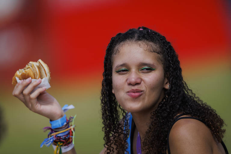 Bebidas no Lollapalooza 2023 estão mais caras, mas o valor da comida variou pouco 