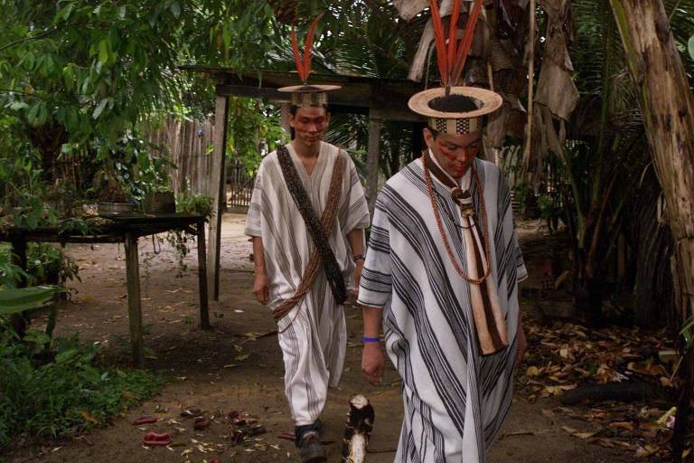 Dois indígenas da etnia ashaninkas que habitam a reserva no município de Marechal Thaumaturgo, no Acre
