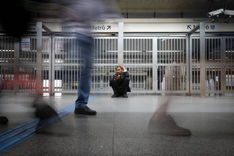 Greve do metrô em São Paulo termina no 2º dia; veja imagens