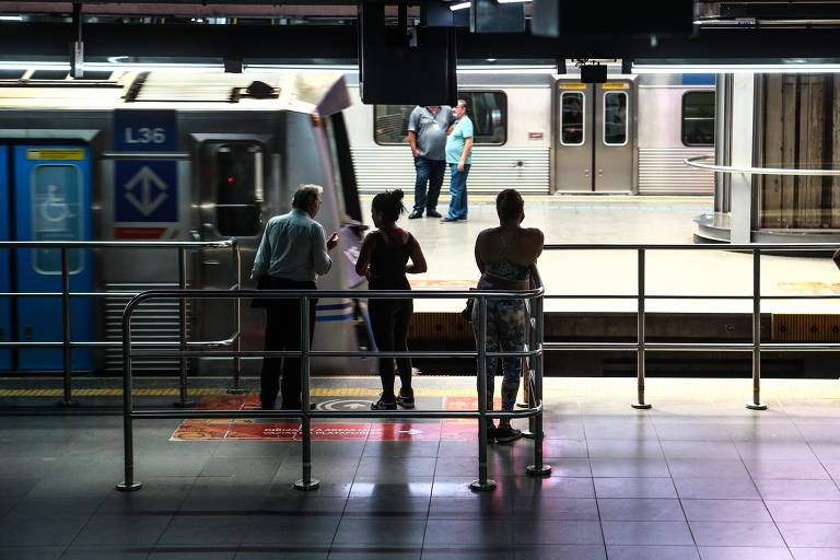 Greve do metrô em São Paulo termina no 2º dia; veja imagens