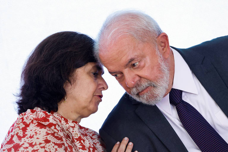 A ministra da Saúde, Nísia Trindade, e o presidente Luiz Inácio Lula da Silva (PT) durante anúncio, em Brasília, da retomada do Mais Médicos 
