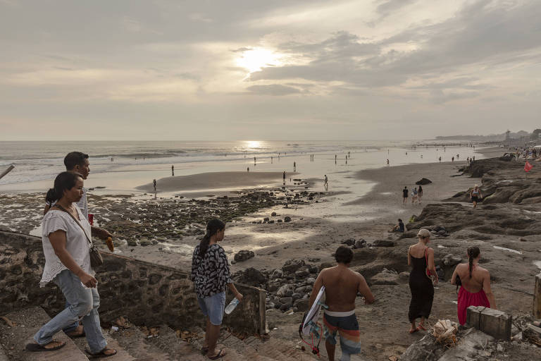 Late afternoon at Echo beach in Bali, Indonesia, March 23, 2023. After multiple accounts of tourists behaving badly, the governor of the tropical paradise with a welcoming reputation wants Russia and Ukraine to lose access to IndonesiaÕs visa-on-arrival program. (Nyimas Laula/The New York Times)