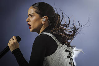 Cantora espanhola Rosalía se apresenta no último dia do Lollapalooza
