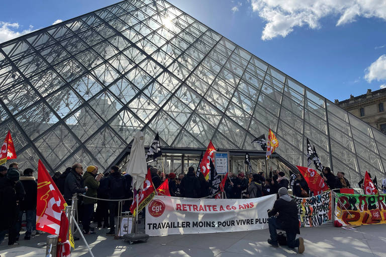 Protesto contra reforma da Previdência na França bloqueia Louvre e frustra turistas