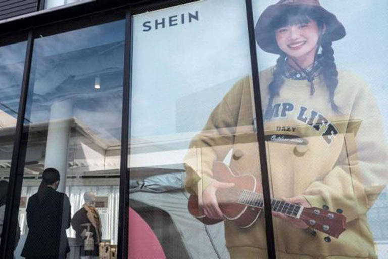 Anúncio da Shein em rua na China.