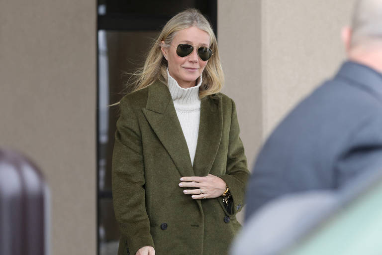 Gwyneth Paltrow chega ao primeiro dia do julgamento com casaco da marca nova-iorquina The Row