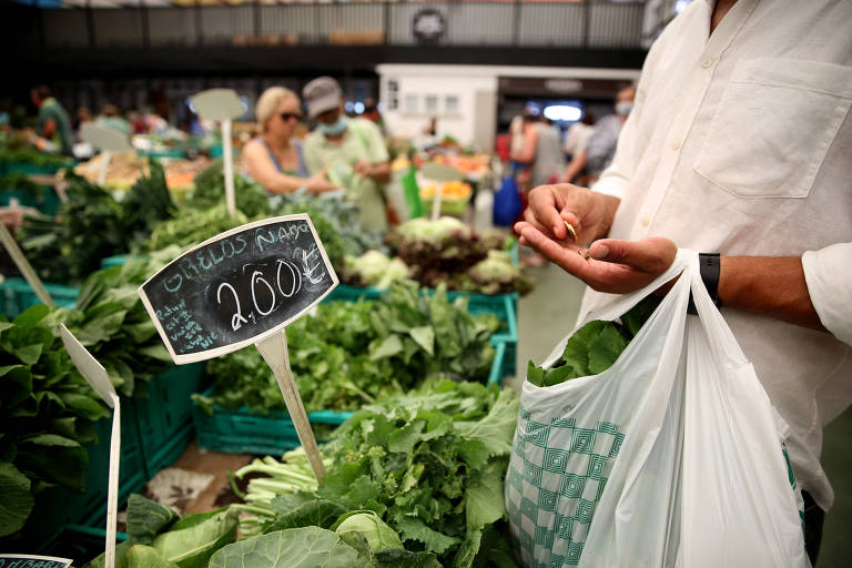 Contra inflação, Portugal zera imposto acrescentado sobre 44 alimentos