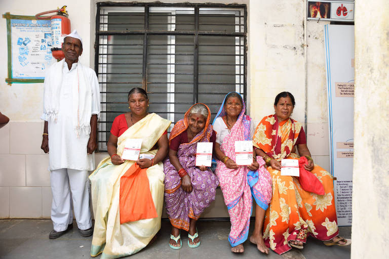 Hipertensos seguram documentação para atendimento em instituição de saúde de Chennai, na Índia