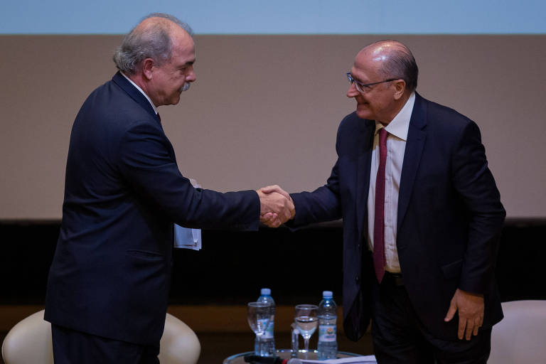 O presidente do BNDES, Aloizio Mercadante, e o vice-presidente Geraldo Alckmin, durante seminário do banco de desenvolvimento