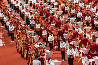 A mass wedding to encourage residents to resist ?bad habits,? such as high ?bride prices,? payments that grooms make to their prospective wives? families, in Nanchang, China, March 8, 2023. (Qilai Shen/The New York Times)