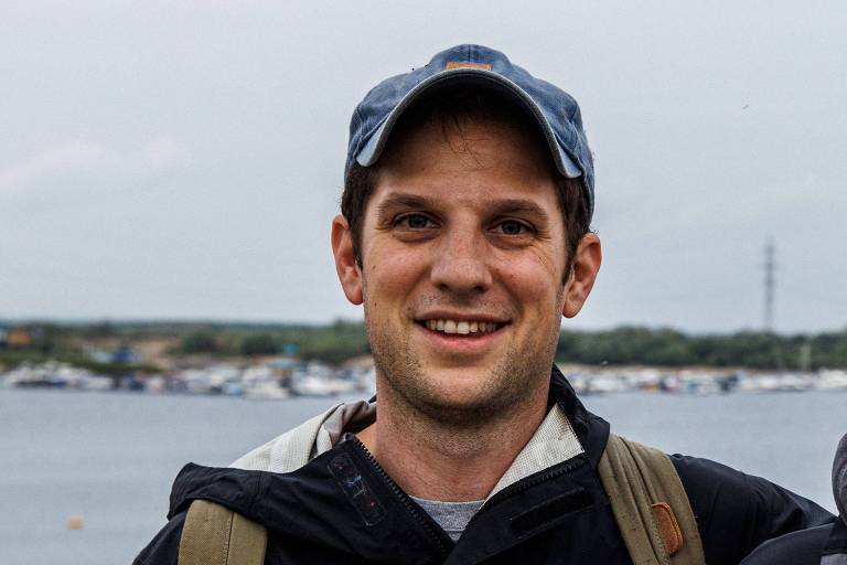 O repórter do Wall Street Journal Evan Gerchkovitch, que foi preso na Rússia, em foto de 2021