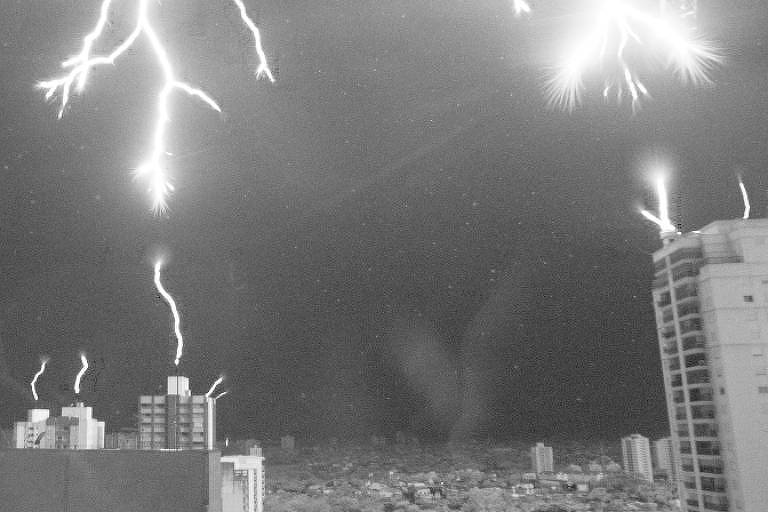 Rare image shows lightning rods in action in São Paulo – 03/31/2023 – Science