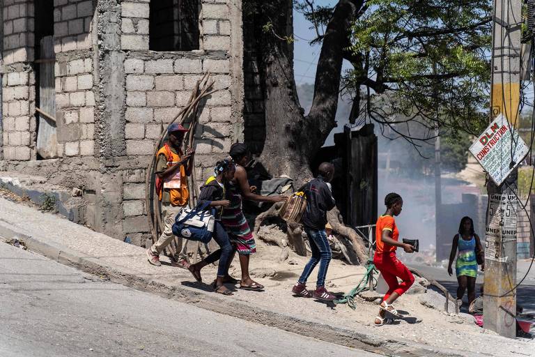 Martírio de haitianos para trazer filhos ao Brasil reflete escalada da crise no país