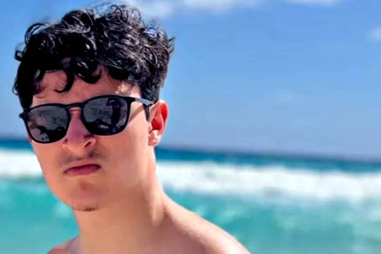 O adolescente brasileiro Gabriel Magalhães, de 16 anos, morto a facadas em Toronto, de olhos escuros na praia