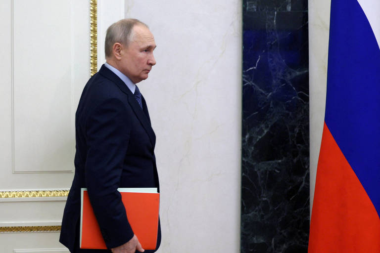 O presidente da Rússia, Vladimir Putin, antes de reunião virtual do Conselho de Segurança, no Kremlin, em Moscou
