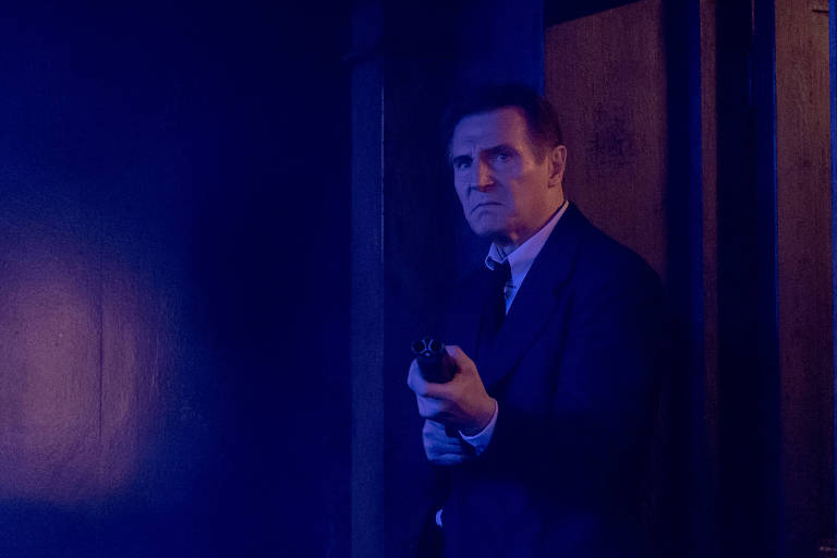 Liam Neeson em cena do filme 'Sombras de um Crime', dirigido por Neil Jordan