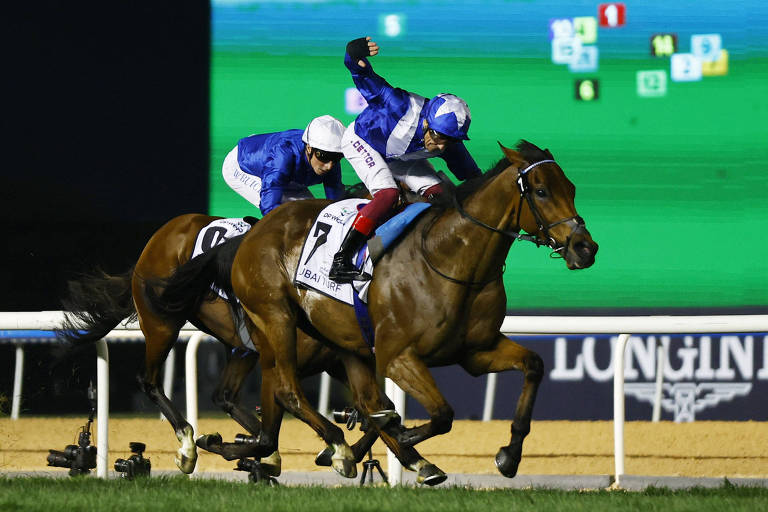 Corrida de cavalo no Campeonato Mundial de Dubai, nos Emirados Árabes Unidos