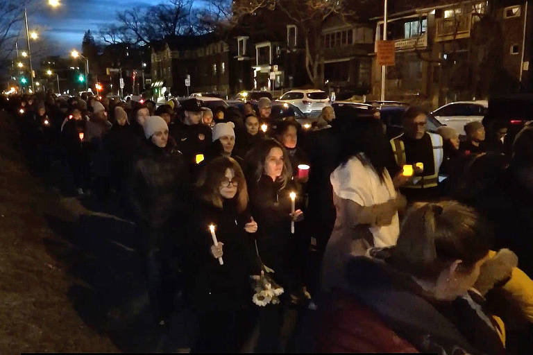 Mãe e amigos de brasileiro de 16 anos morto em Toronto fazem vigília à luz de velas