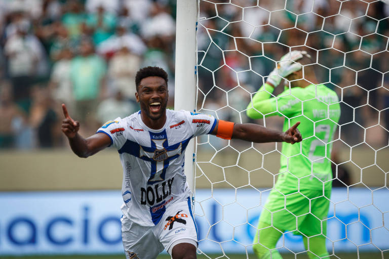 Com gol nos acréscimos, Água Santa vence o Palmeiras e sai na