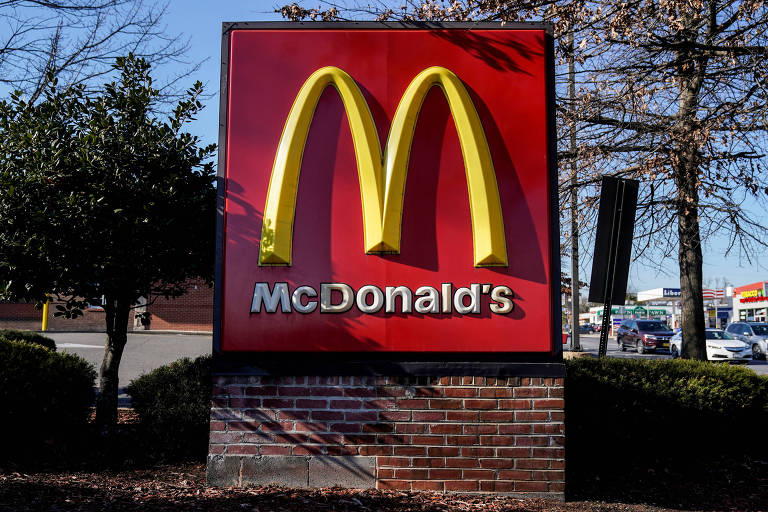 McDonald's fecha temporariamente escritórios nos EUA e prepara demissões, diz jornal